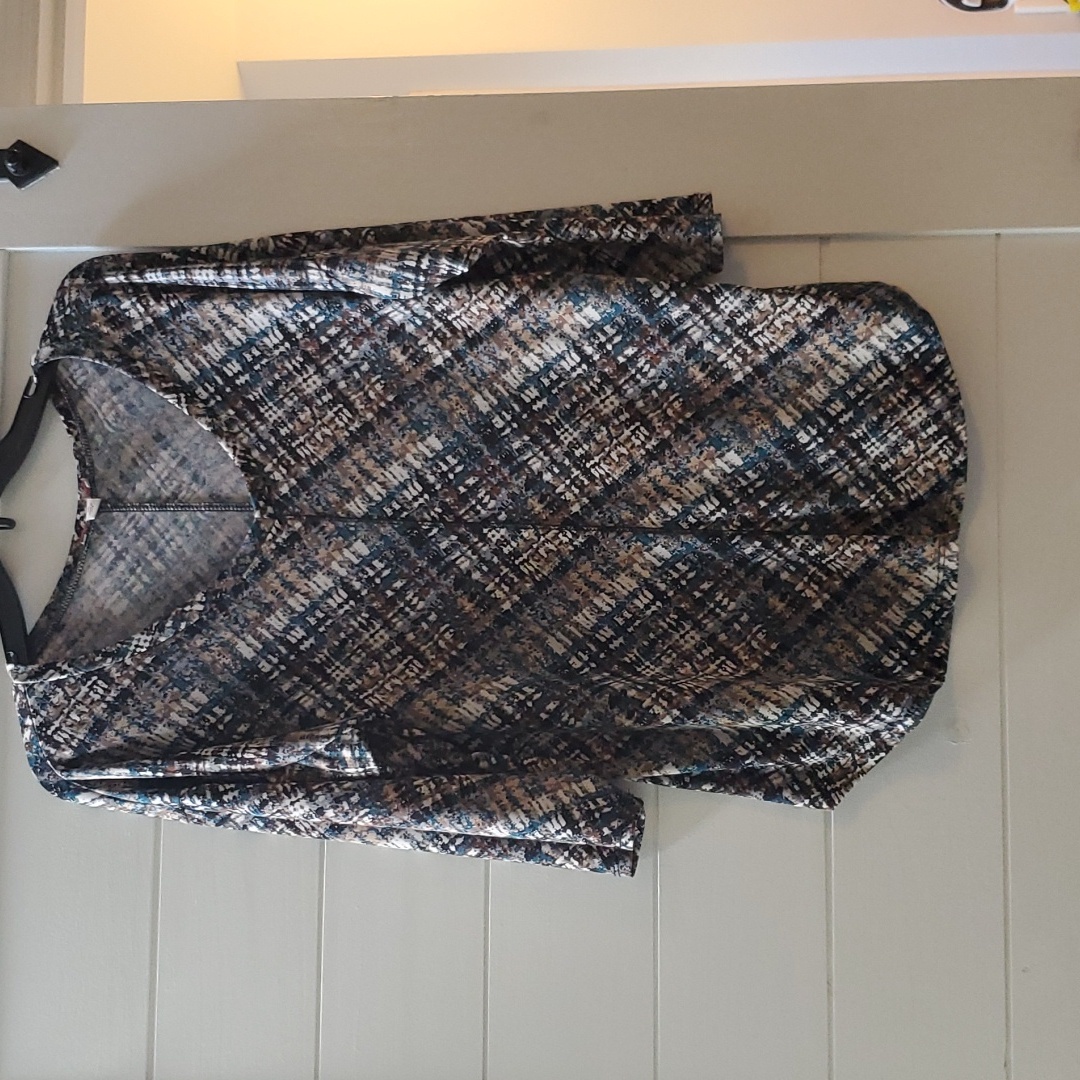 Pullover Top With Geometric Pattern